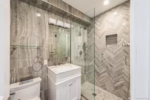 1 Kensington Gate, Great Neck, NY 11021 - Photo 17