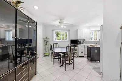 610 Beaver Lane, Ronkonkoma, NY 11779 - Photo 7