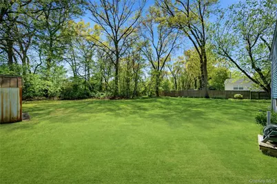 610 Beaver Lane, Ronkonkoma, NY 11779 - Photo 25