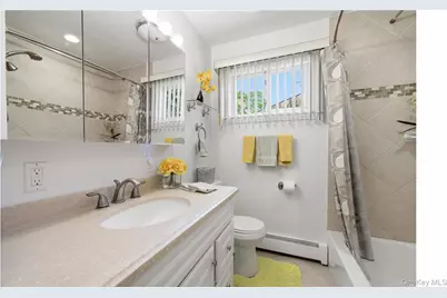 610 Beaver Lane, Ronkonkoma, NY 11779 - Photo 17