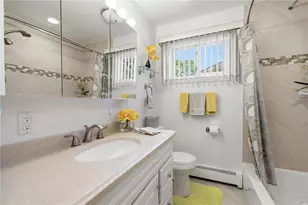 610 Beaver Ln, Ronkonkoma, NY 11779 - Photo 17