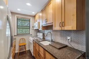 189-19 39th Ave, Flushing, NY 11358 - Photo 5