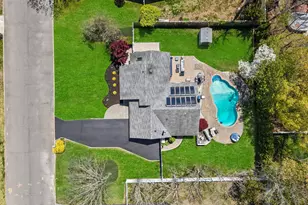 24 Gabon Ln, Coram, NY 11727 - Photo 37