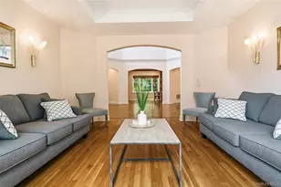 41 Evergreen Cir, Manhasset, NY 11030 - Photo 13