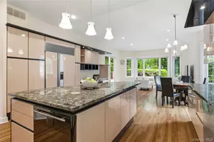 41 Evergreen Cir, Manhasset, NY 11030 - Photo 17