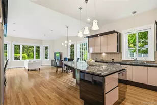 41 Evergreen Cir, Manhasset, NY 11030 - Photo 15