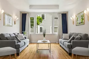 41 Evergreen Cir, Manhasset, NY 11030 - Photo 3