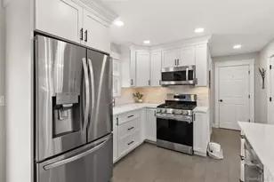 15 Adams St E, East Islip, NY 11730 - Photo 5