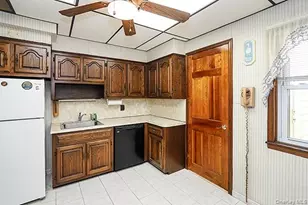77-46 79th Pl, Glendale, NY 11385 - Photo 17