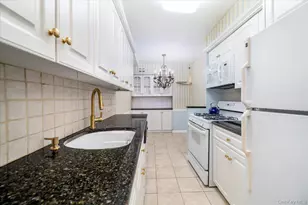 77 S Park Ave, Rockville Centre, NY 11570 - Photo 13