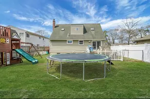 15 Maplewood Dr, Shirley, NY 11967 - Photo 5