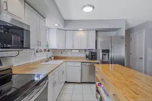 15 Maplewood Dr, Shirley, NY 11967 - Photo 19