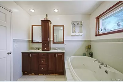 15 Maplewood Drive, Shirley, NY 11967 - Photo 21