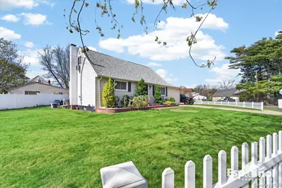 36 Ronald Drive E, Amityville, NY 11701 - Photo 3