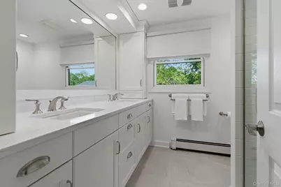 1 Seawanhaka Place, Oyster Bay, NY 11771 - Photo 15