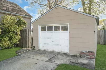 111 S 4th Street, Lindenhurst, NY 11757 - Photo 13