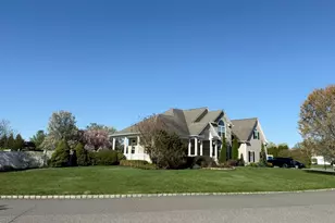 39 Sherwood Dr, Shoreham, NY 11786 - Photo 3