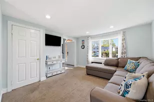 189 Marilynn St, East Islip, NY 11730 - Photo 7