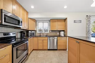 189 Marilynn St, East Islip, NY 11730 - Photo 15