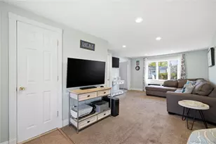 189 Marilynn St, East Islip, NY 11730 - Photo 9
