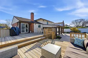 189 Marilynn St, East Islip, NY 11730 - Photo 35