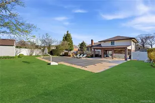 189 Marilynn St, East Islip, NY 11730 - Photo 31