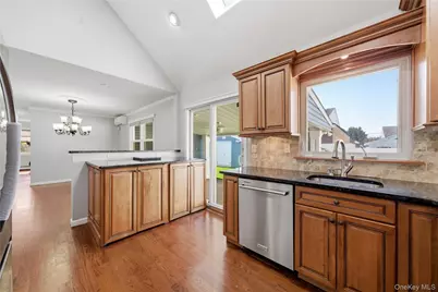 120 Franklin Place, Massapequa, NY 11758 - Photo 13