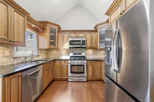 120 Franklin Pl, Massapequa, NY 11758 - Photo 11