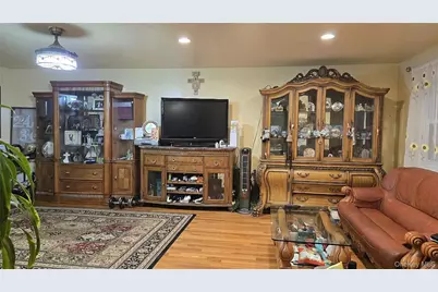 257 Schenck Avenue, Great Neck, NY 11021 - Photo 9