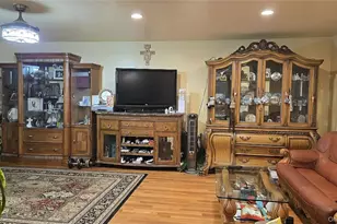 257 Schenck Ave, Great Neck, NY 11021 - Photo 9