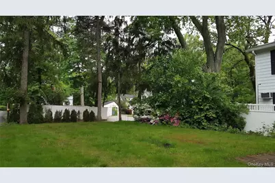 257 Schenck Avenue, Great Neck, NY 11021 - Photo 3