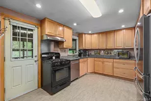 18 Scott Dr, Wappingers Falls, NY 12590 - Photo 3