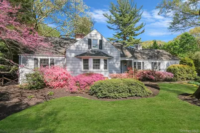 194 Huntington Bay Road, Huntington, NY 11743 - Photo 1