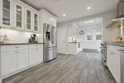 66 Primrose Avenue, Floral Park, NY 11001 - Photo 11