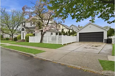 66 Primrose Avenue, Floral Park, NY 11001 - Photo 3