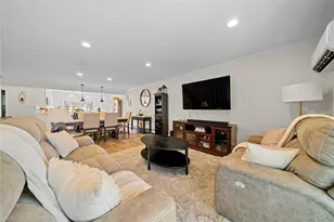 35 Martin, Westbury, NY 11590 - Photo 7