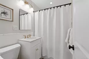 828 Pelhamdale Ave, New Rochelle, NY 10801 - Photo 13