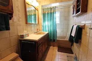 64-80 82nd Pl, Middle Village, NY 11379 - Photo 9