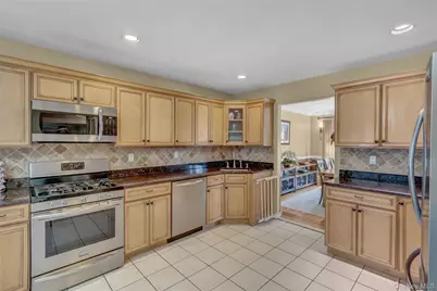18 Hampton Road, Lynbrook, NY 11563 - Photo 17