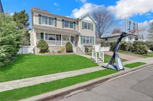 18 Hampton Rd, Lynbrook, NY 11563 - Photo 3