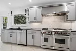 192 Split Rock Rd, Syosset, NY 11791 - Photo 9