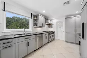 192 Split Rock Rd, Syosset, NY 11791 - Photo 11