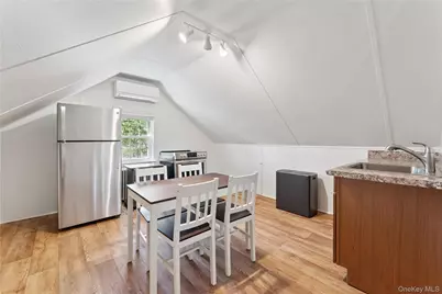165 Montauk Highway #Unit B, Westhampton, NY 11977 - Photo 5