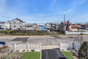 12 Spring St, Lindenhurst, NY 11757 - Photo 27