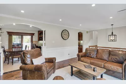 101 Hayrick Lane, Commack, NY 11725 - Photo 11