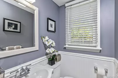 5 Regina Court, Huntington Station, NY 11746 - Photo 19