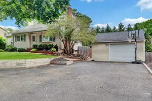 27 McGaw Ave, Lake Grove, NY 11755 - Photo 3