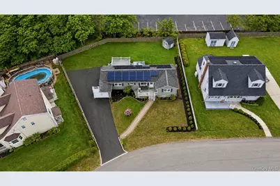 162 Parkwood Drive, Shirley, NY 11967 - Photo 27