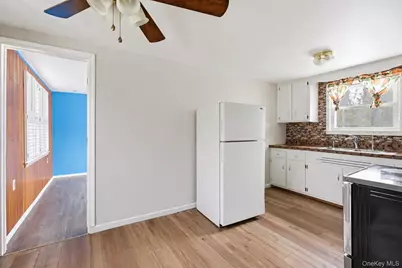 162 Parkwood Drive, Shirley, NY 11967 - Photo 5