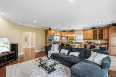 185 Sagamore Drive, Plainview, NY 11803 - Photo 15
